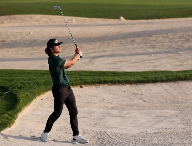 Del Rey and Schott tied atop leaderboard